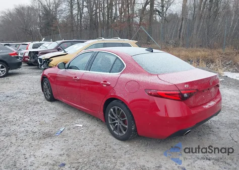 2018 Alfa Romeo Giulia z USA, uszkodzony, nr VIN ZARFAEDN8J7576699